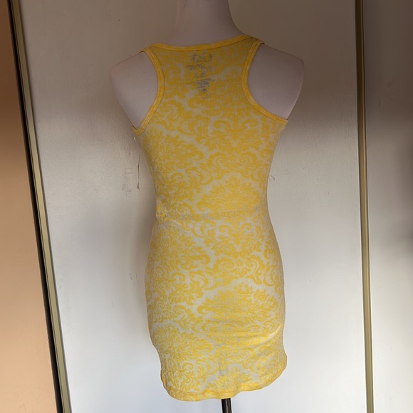 Go Couture yellow ribbed floral tank top. Size M - Picture 6 of 9